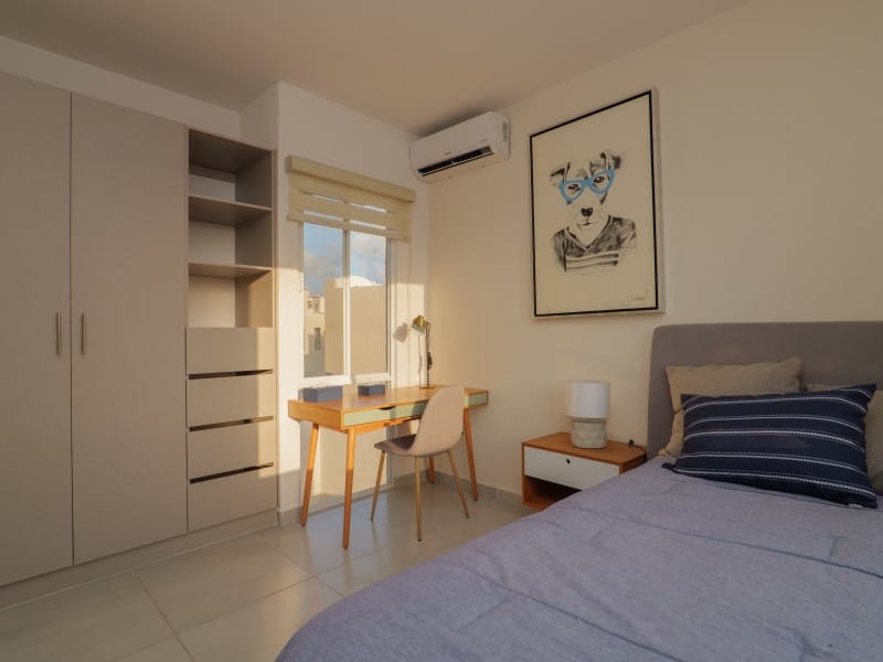 Recámara con ropero del modelo cadiz en el fraccionamiento Real Valencia de inmobiliaria Javer