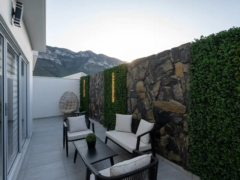 Área lounge exterior en el modelo Aura Elite 2N del fraccionamiento Bosques de la Sierra en inmobiliaria Javer de Nuevo León