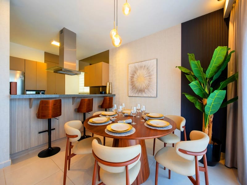Comedor con cocina del modelo Aura Elite del fraccionamiento Misión de los Ángeles en inmobiliaria Javer