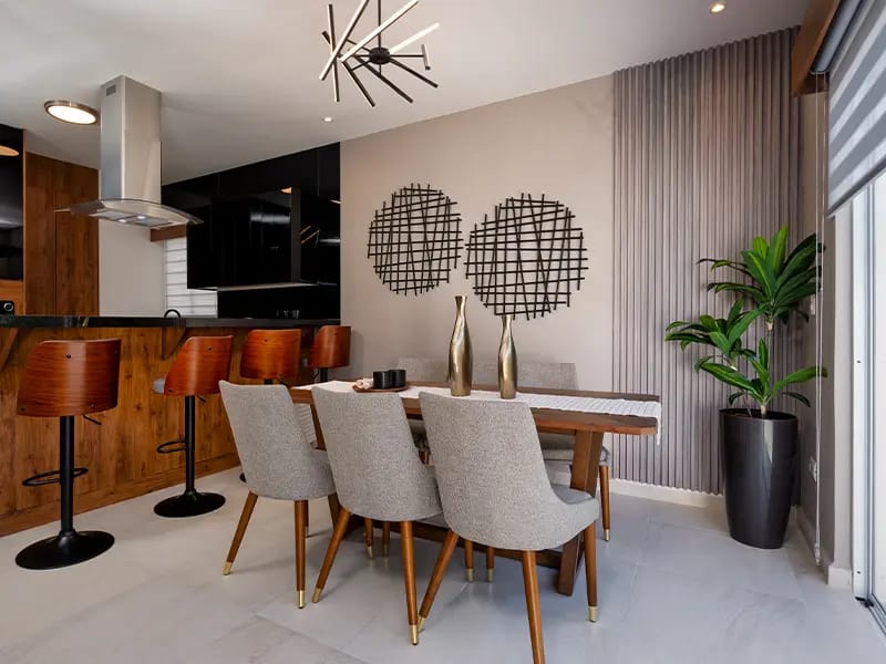 Comedor y cocina en el modelo Aura Elite 3N del fraccionamiento Bosques de la Sierra en inmobiliaria Javer de Nuevo León.