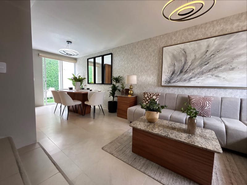 Sala y comedor de la vivienda en el fraccionamiento Vistas del Nevado, prototipo Javer B